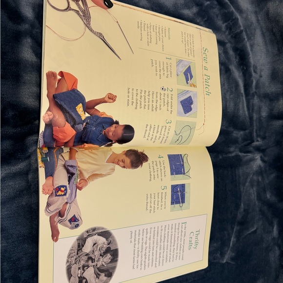 American Girl Book - Kits Friendship Fun - Picture 4 of 4